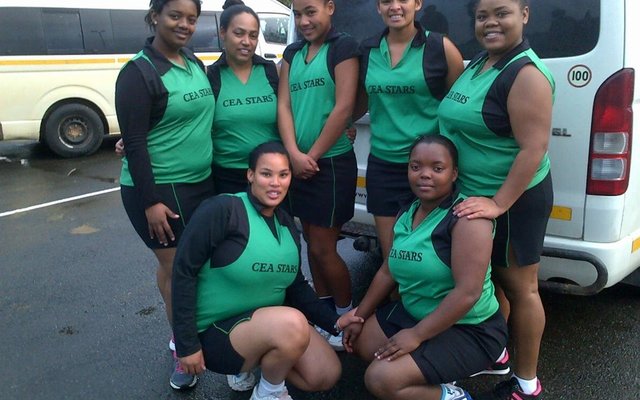 â€˜n Deel van die Sea Stars Netbalspelers, met Bertruline Dickson agter 2de van links